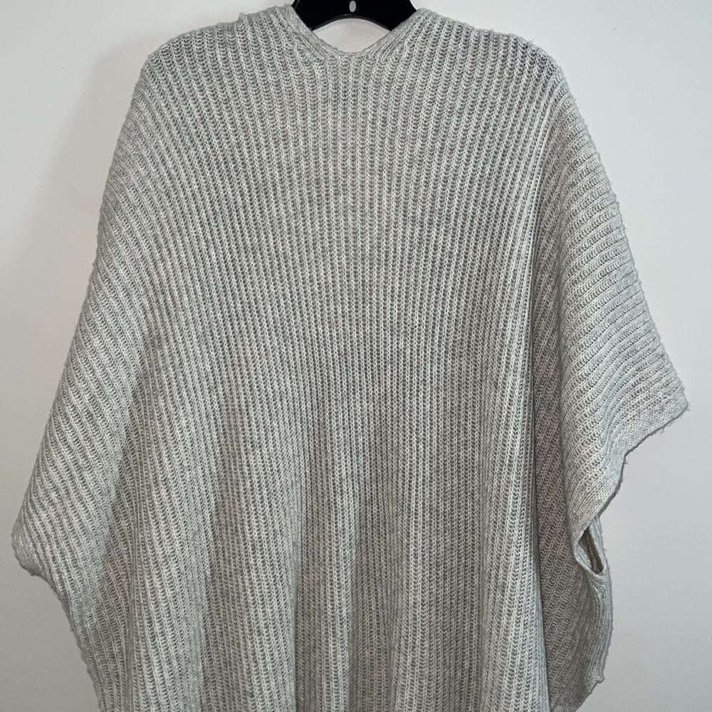 AMERICAN EAGLE - OS WOMANS OPEN KNIT CARDIGAN FRINGE SHAWL EUC NWOT - Picture 9 of 11